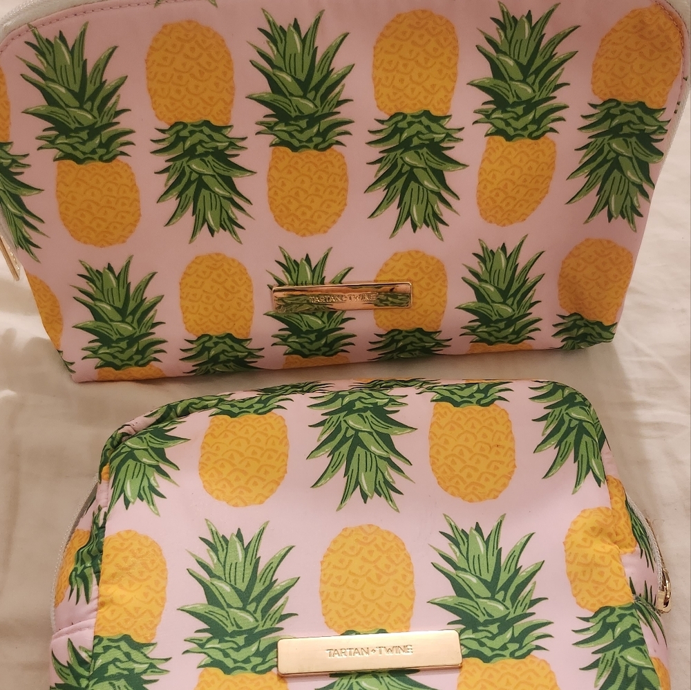 2 cosmetic/traveling set